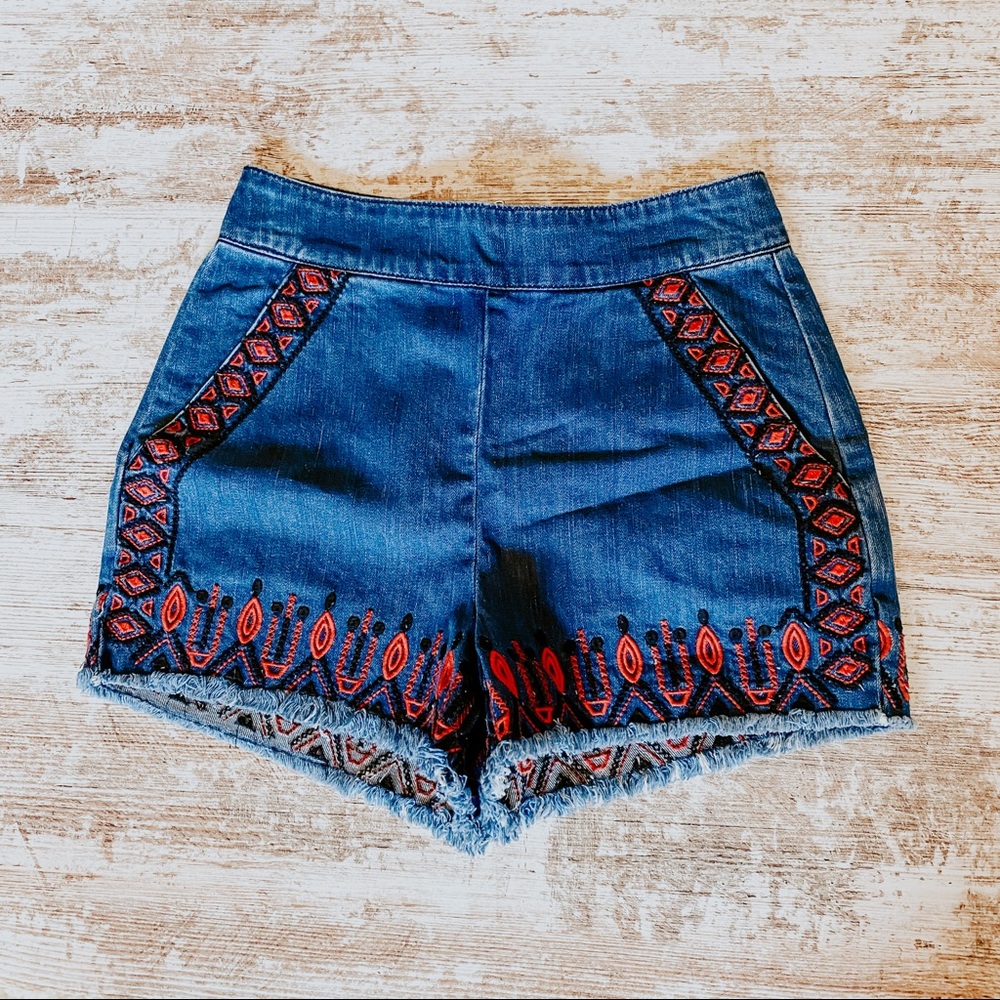 Blank NYC Embroidered Shorts Size 25